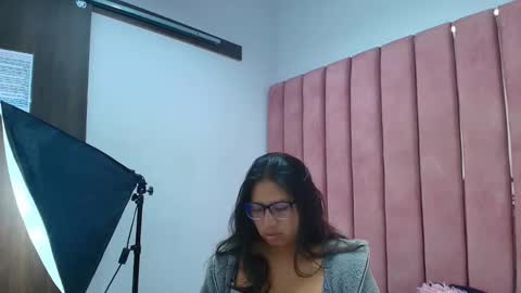 Snapshot of miha_smith chatting on 12/23/25, 03:26 Miha online show from 12/23/25, 03:26