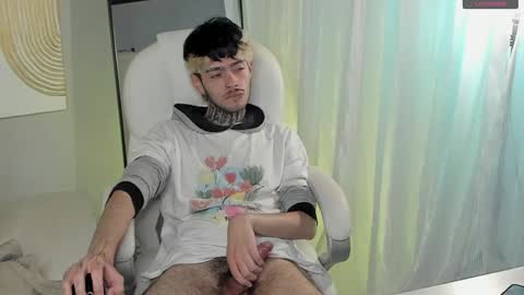 Snapshot of mihailleroy chatting on 12/17/24, 08:32 MIHAIL LEROY finally independent model online show from 12/17/24, 08:32