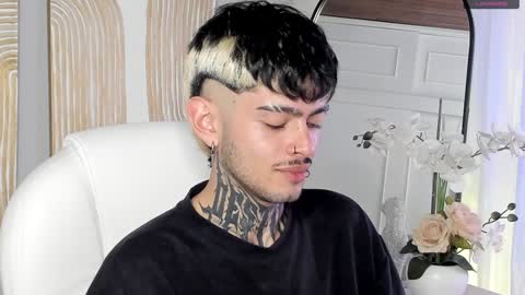 Snapshot of mihailleroy chatting on 12/19/24, 09:17 MIHAIL LEROY finally independent model online show from 12/19/24, 09:17