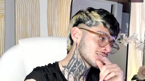 Snapshot of mihailleroy chatting on 12/26/24, 10:52 MIHAIL LEROY finally independent model online show from 12/26/24, 10:52