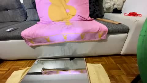 Snapshot of mihc1117 chatting on 10/19/25, 05:24 CoolFlow online show from 10/19/25, 05:24