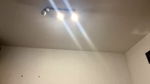 Snapshot of mihc1117 chatting on 10/31/25, 09:10 CoolFlow online show from 10/31/25, 09:10