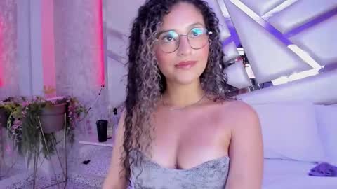 Snapshot of miia02 chatting on 02/05/25, 04:16 MIA 3 online show from 02/05/25, 04:16