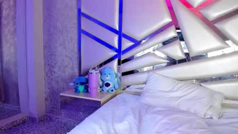 Snapshot of miia02 chatting on 10/28/25, 03:21 MIA 3 online show from 10/28/25, 03:21