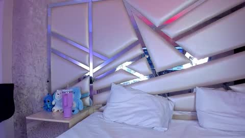 Snapshot of miia02 chatting on 12/03/25, 03:03 MIA 3 online show from 12/03/25, 03:03