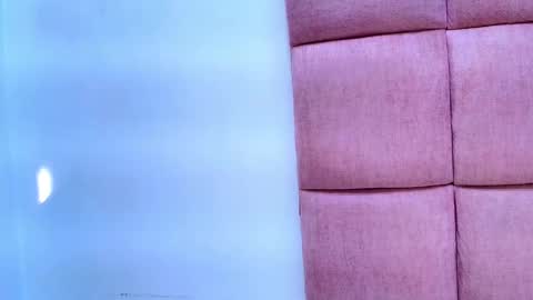 Mia  online show from 09/22/25, 11:56