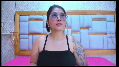 Mia  online show from 11/02/25, 12:07