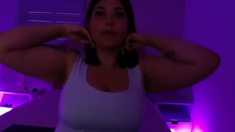 Mia  online show from 11/08/25, 11:54