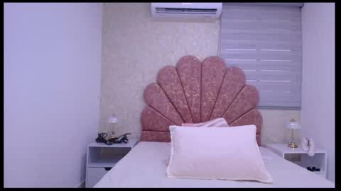 Mia  online show from 11/10/25, 12:04