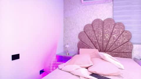 Mia  online show from 11/26/25, 11:55