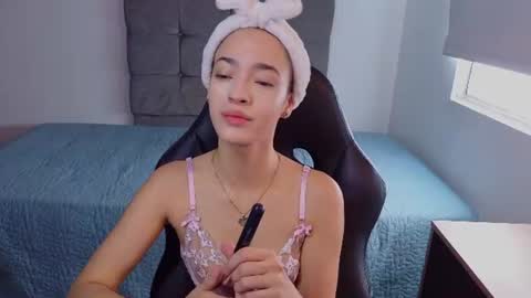 Snapshot of miia_bratz chatting on 06/23/26, 01:53 miia_bratz online show from 06/23/26, 01:53