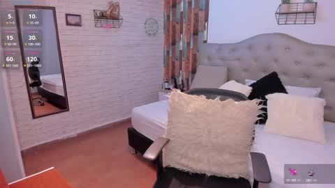 Mia Jhones online show from 01/24/25, 11:34