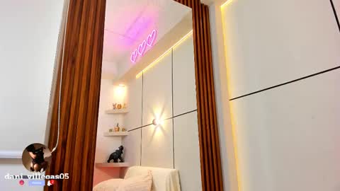    online show from 10/23/25, 01:32