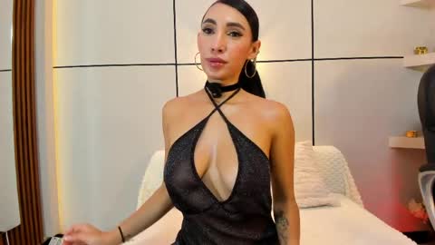 Snapshot of miia_parker_ chatting on 04/06/26, 12:28 online show from 04/06/26, 12:28