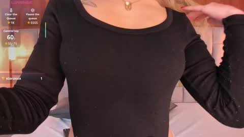 Snapshot of miia_reeves_ chatting on 02/24/26, 12:25 Mia online show from 02/24/26, 12:25