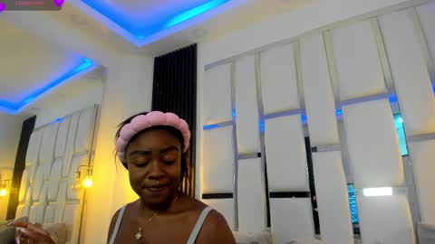 Miia Schwarz  online show from 10/02/25, 09:44