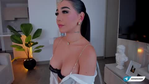 Snapshot of miia_smiith02 chatting on 10/12/25, 01:43 luisa online show from 10/12/25, 01:43