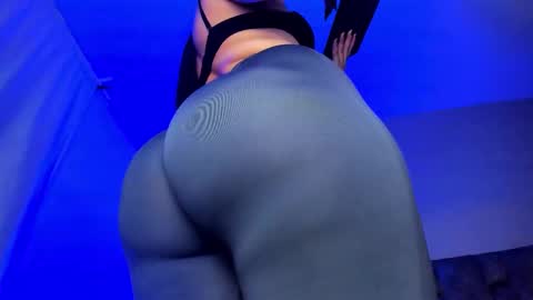 mia online show from 10/01/25, 09:43