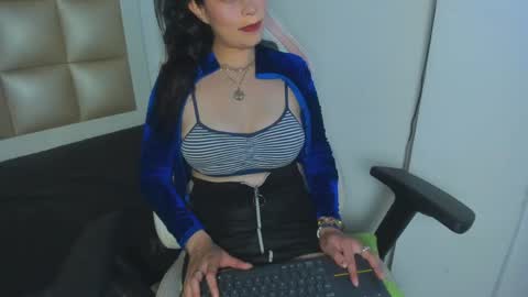 Mia online show from 04/25/26, 08:17