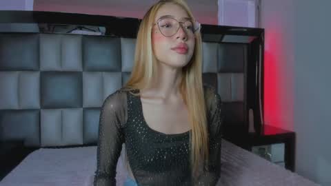Mia online show from 05/20/26, 11:38