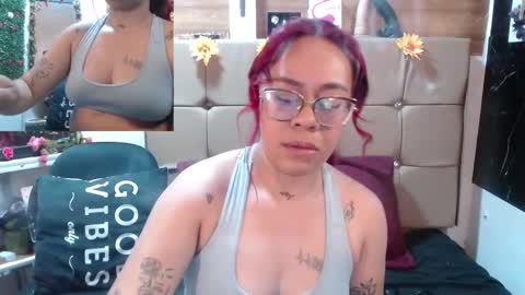 Snapshot of miia_spencer_ chatting on 09/22/25, 03:47 miia online show from 09/22/25, 03:47