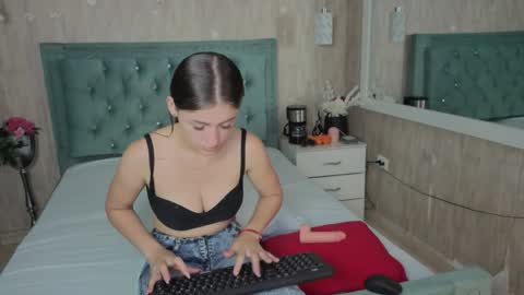 miia_velvett online show from 04/14/26, 03:18