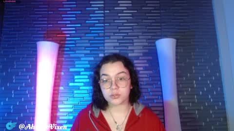 Snapshot of miia_zarate chatting on 12/26/24, 09:15 Ma - online show from 12/26/24, 09:15