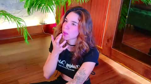 Snapshot of miiaa_cooper chatting on 07/02/26, 04:35 CALL ME MIA online show from 07/02/26, 04:35