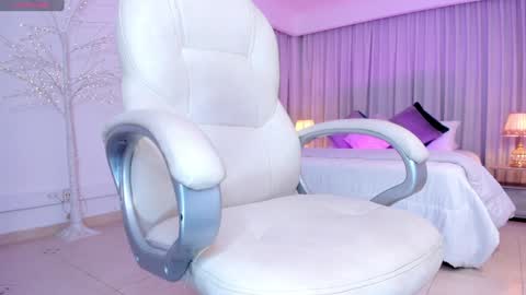 Mia online show from 01/23/25, 04:30