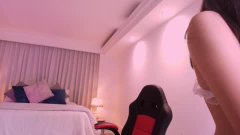 Mia online show from 02/28/25, 07:05