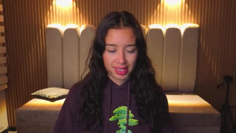 Snapshot of miiaa_evans1 chatting on 12/21/25, 11:39 miiaa_evans1 online show from 12/21/25, 11:39