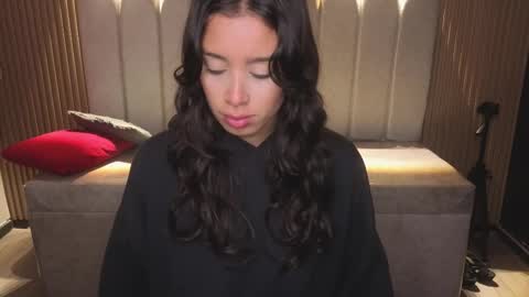 Snapshot of miiaa_evans1 chatting on 01/12/26, 01:16 miiaa_evans1 online show from 01/12/26, 01:16