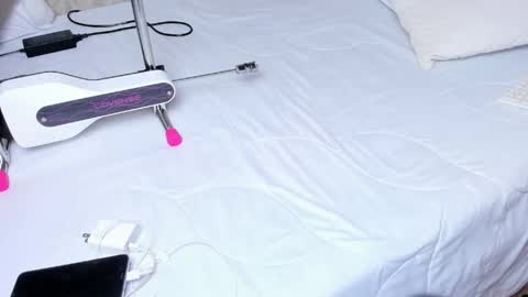 miiaa_m online show from 04/26/26, 07:22