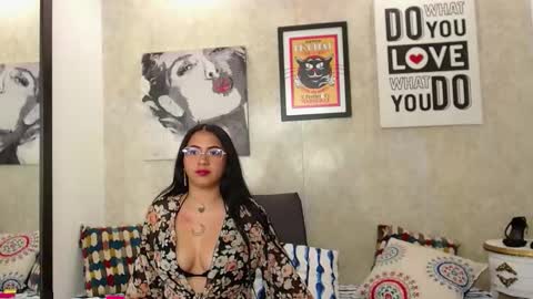 Snapshot of miiaharrper chatting on 03/30/26, 01:23 Emma online show from 03/30/26, 01:23