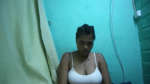 Snapshot of miinah chatting on 04/29/26, 01:26 miinah online show from 04/29/26, 01:26