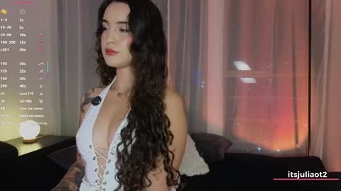Snapshot of miissjulia chatting on 04/25/26, 12:35 online show from 04/25/26, 12:35