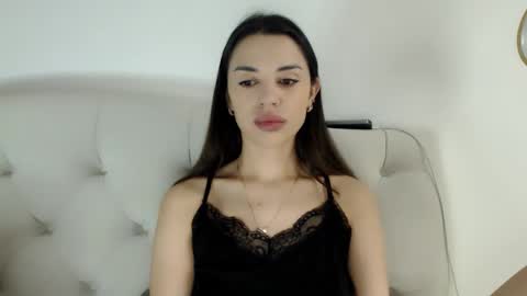 Mika online show from 12/17/25, 06:41