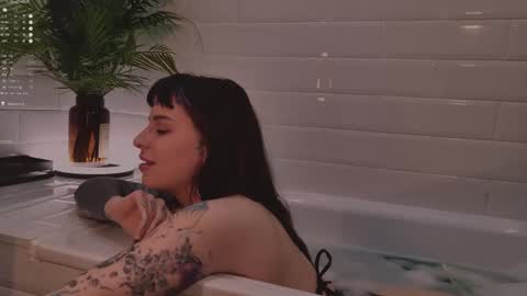 mika_moon_ online show from 12/03/25, 03:10