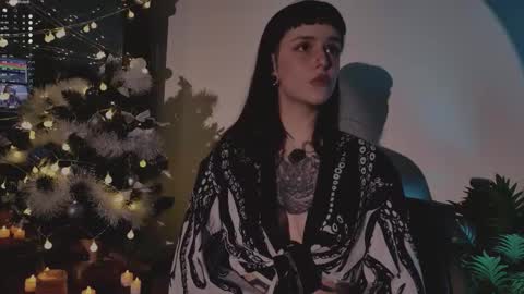 mika_moon_ online show from 12/20/25, 06:48