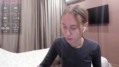 Mika online show from 11/23/25, 11:15