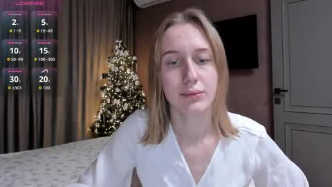 Mika online show from 12/19/25, 11:01