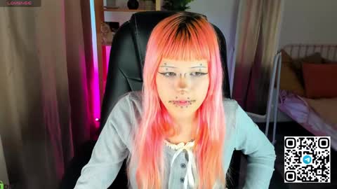 Mika online show from 04/25/26, 08:39
