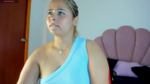 Snapshot of mikaelastonne chatting on 04/23/26, 11:40 Mikaela blondie bigass online show from 04/23/26, 11:40