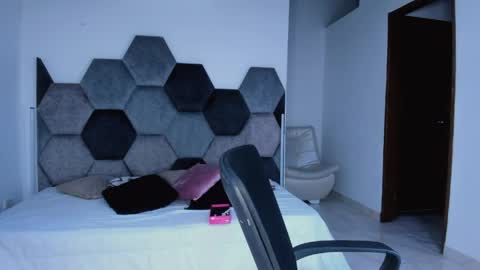 Snapshot of mikaelastonne chatting on 05/01/26, 06:56 Mikaela blondie bigass online show from 05/01/26, 06:56