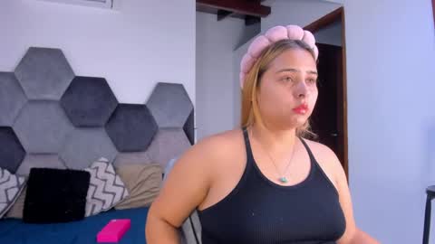 Snapshot of mikaelastonne chatting on 05/12/26, 07:55 Mikaela blondie bigass online show from 05/12/26, 07:55