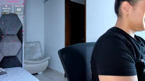 Snapshot of mikaelastonne chatting on 05/14/26, 07:20 Mikaela blondie bigass online show from 05/14/26, 07:20