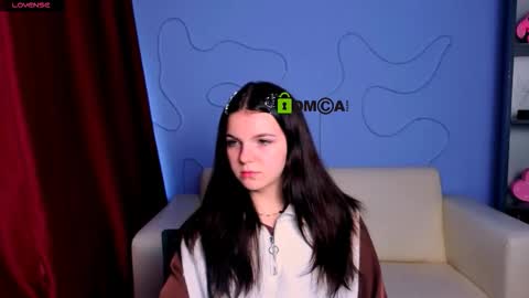 Snapshot of mikameovv chatting on 11/22/25, 12:04 Mika online show from 11/22/25, 12:04