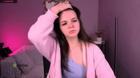 Snapshot of mikameovv chatting on 11/30/25, 11:14 Mika online show from 11/30/25, 11:14