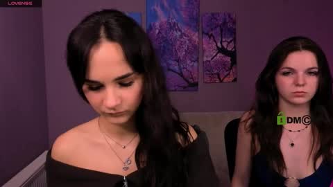 Snapshot of mikameovv chatting on 12/18/25, 08:15 Mika online show from 12/18/25, 08:15