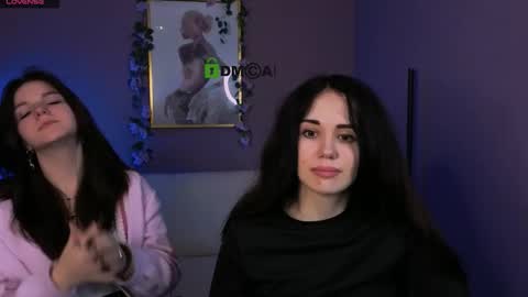 Snapshot of mikameovv chatting on 12/19/25, 09:33 Mika online show from 12/19/25, 09:33